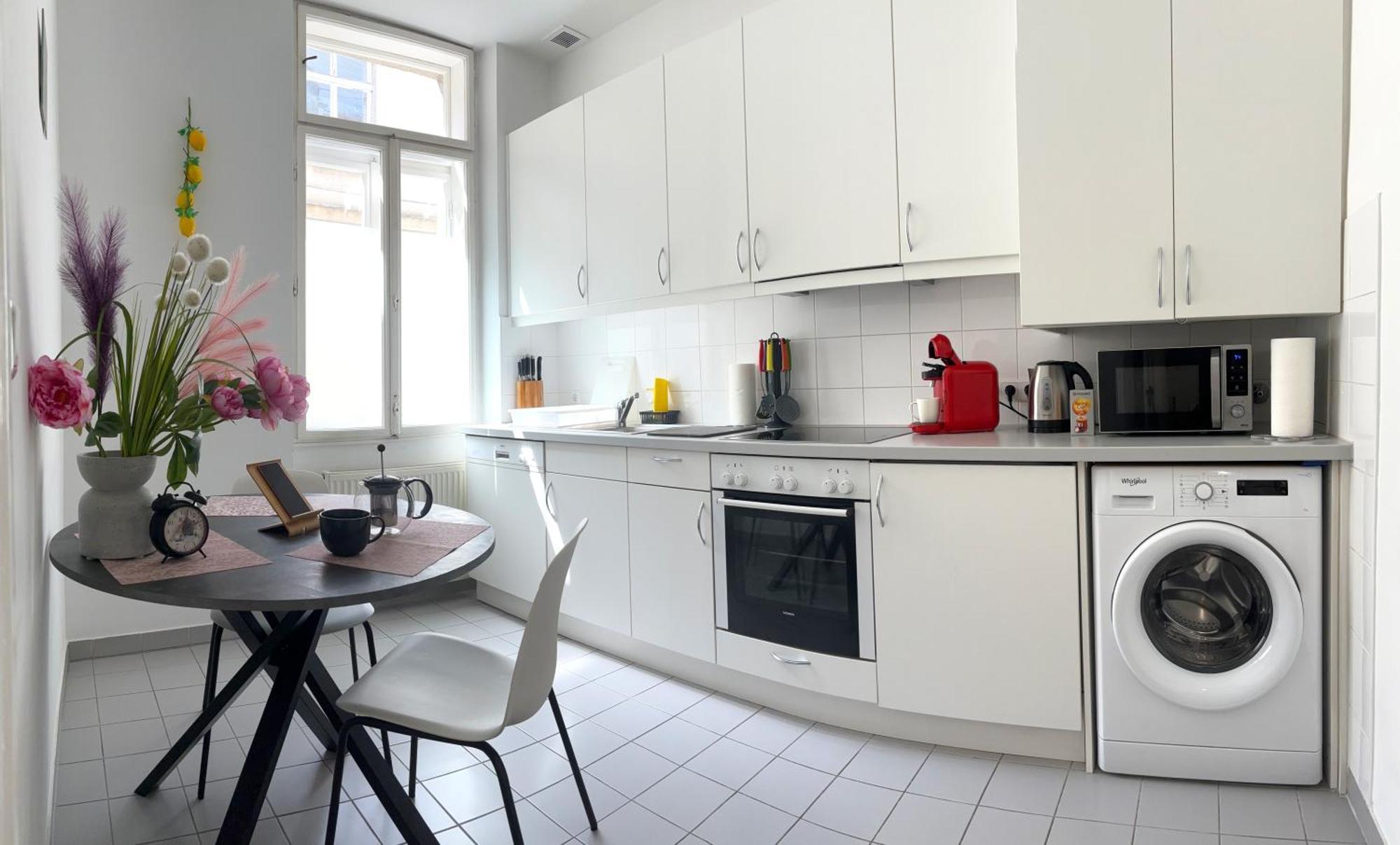 וינה Central Mariahilfer Apartment 5 Min To The Schoenbrunn Palace And City Shopping Center מראה חיצוני תמונה