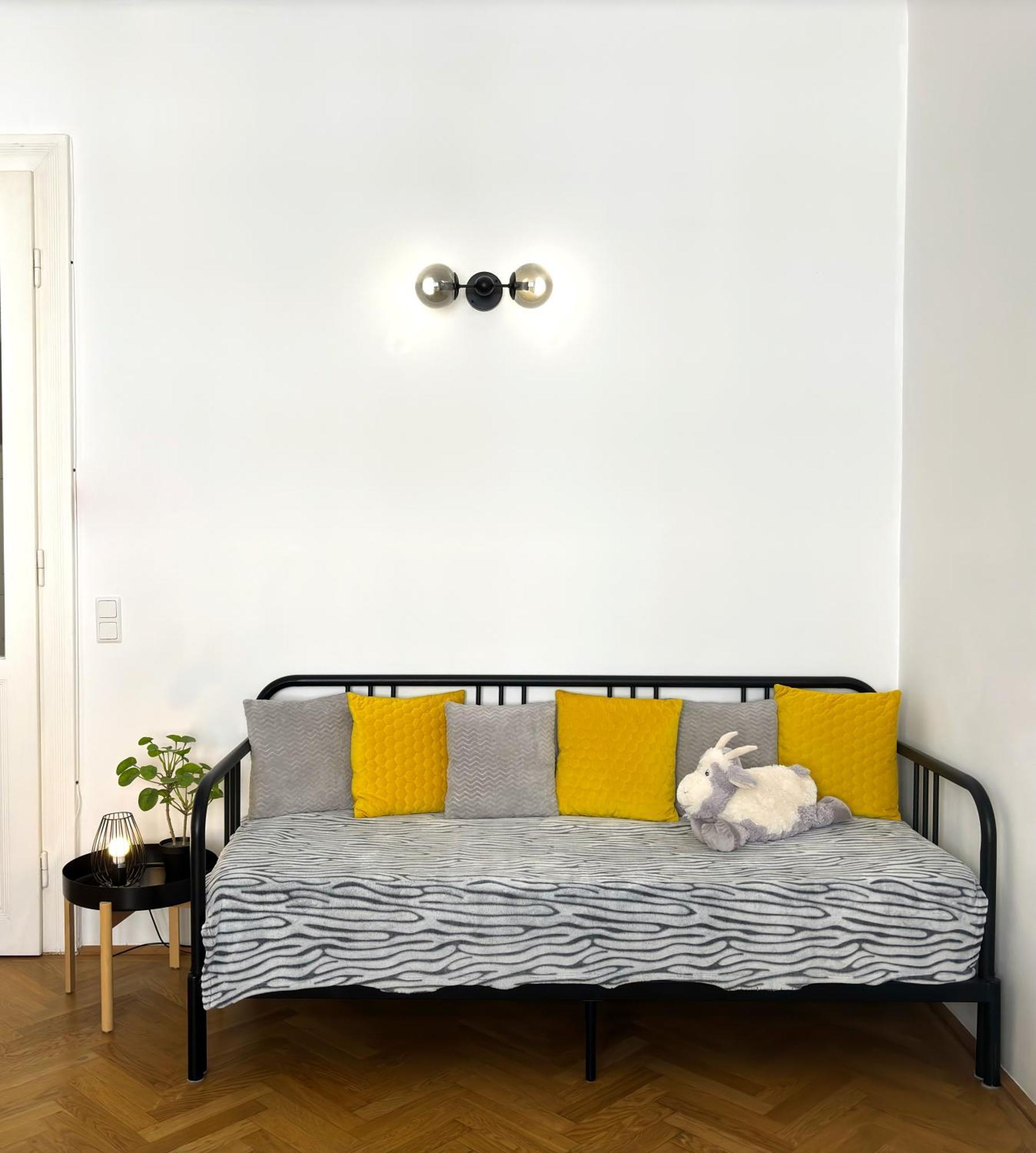 וינה Central Mariahilfer Apartment 5 Min To The Schoenbrunn Palace And City Shopping Center מראה חיצוני תמונה
