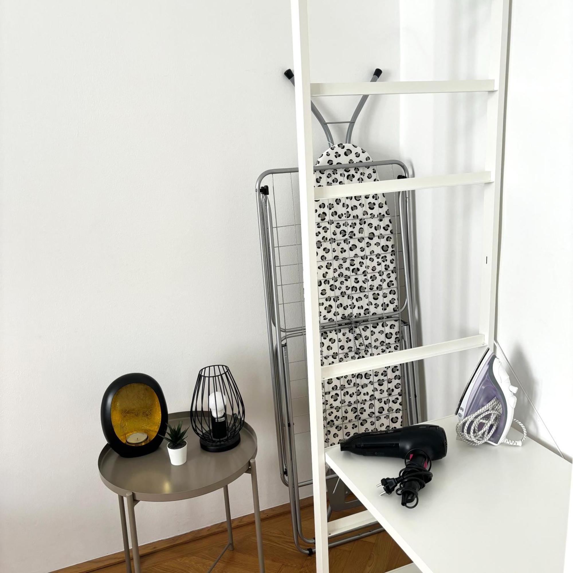 וינה Central Mariahilfer Apartment 5 Min To The Schoenbrunn Palace And City Shopping Center מראה חיצוני תמונה